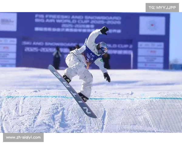 单板滑雪女子大跳台日本选手村濑心椛最后一跳逆转登顶